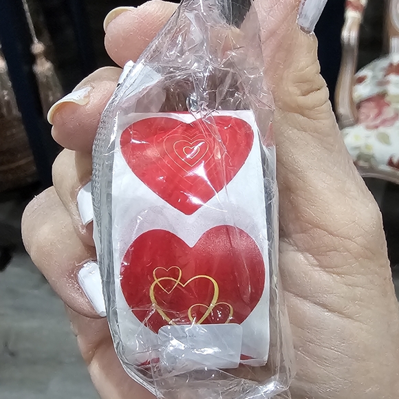 500 per Roll Stickers 1 Inch RED Heart Stickers with Yellow Accents Valentine - Picture 3 of 6